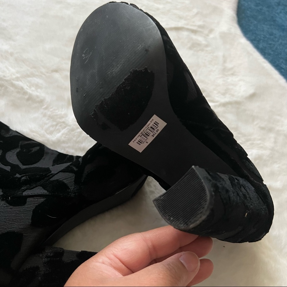 Torrid Black Velvet Floral OpenToe Bootie size 8W - Picture 4 of 11